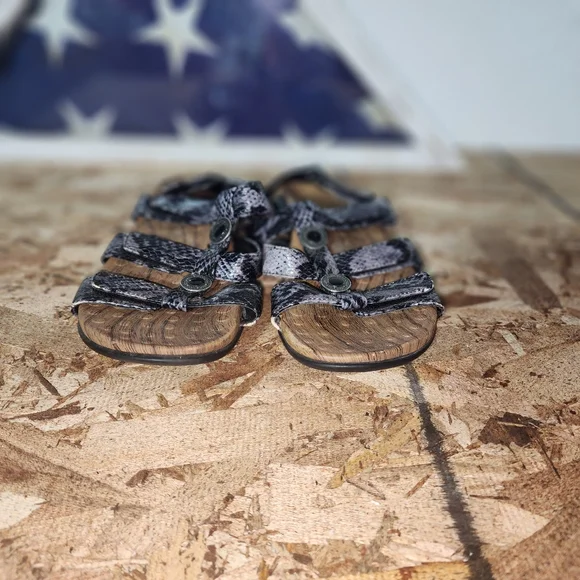 Orthaheel Sandals Women Black Yasmini Imitation Snake Hook & Loop Strap -SIZE 7 - Picture 1 of 6